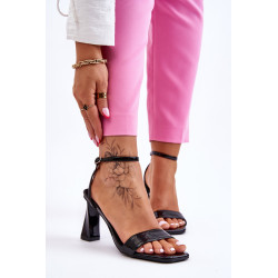 Patentiniai sandalai su kulnais Black Owen 198586