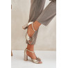 Odiniai sandalai su kulnu ir dekoracija Laura Messi 2758 Beige | Sandalai moterims | jai24.lt