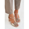 Odiniai sandalai su kulnu ir dekoracija Laura Messi 2758 Beige | Sandalai moterims | jai24.lt