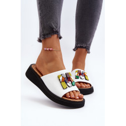 Juodos moteriškos odinės šlepetės su ornamentu 199245