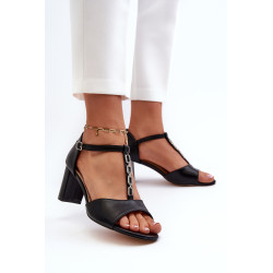 Moteriškos basutės su aukštu kulnu ir dekoratyviniu ekologišku odiniu dirželiu, juodu Triavera 199498