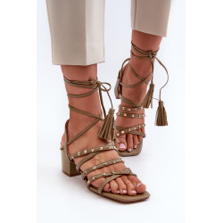 Suvarstomi sandalai žemakulniais, puošti smeigėmis Green Chrisele 199616