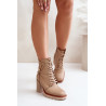 Izoliuoti kulkšnies batai ant kulno su aukso spalvos detalėmis smėlio spalvos Ivarisse | Auliniai batai moterims | jai24.lt