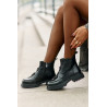 Odiniai kulkšnies batai plokščiu kulnu ir dekoruota izoliacija juoda Asperra | Auliniai batai moterims | jai24.lt