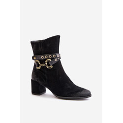Moteriški Suede Batai Su Kulnu Ir Dekoratyvine Juosta Maciejka Juodi 06679-01 200120