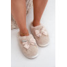 Pliušiniai Batai Su Lankeliu Ir Ženkliukais Balti Annalira | Šlepetės | jai24.lt
