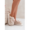 Pliušiniai Batai Su Lankeliu Ir Ženkliukais Balti Annalira | Šlepetės | jai24.lt