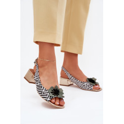 Odiniai Moteriški Sandalai Ant Bloko Kulno Su Dekoratyvine Gėle Laura Messi 2973 Balta-Juoda 201219