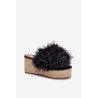 Moteriški platforminiai sandalai su pūku ir pintinėmis juodais Virela | Šlepetės | jai24.lt