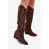 Moteriški Kavalieriai Batai Su Dekoracija Ant Kulno Šokoladinis Jovina | Ilgaauliai batai | jai24.lt