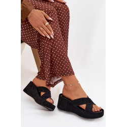 Moterų platformos šlepetės iš eco zomšos juodos Calorine 202242