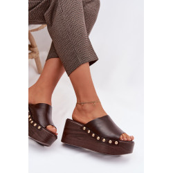 Moteriški platformos ir wedge sandalai su auksiniais kniedėmis Šokoladiniai Farinelle 202320